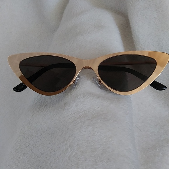 Breakfast at Tiffany's" Sunglasses - Picture 3 of 10